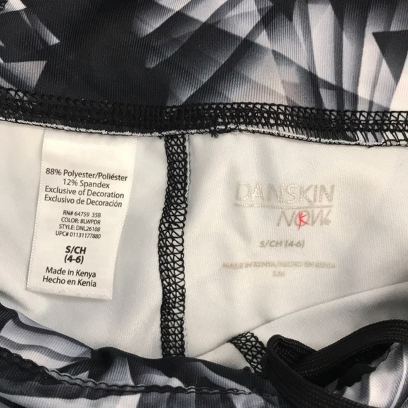 NWOT!! Danskin Printed Cropped Workout Leggings - Picture 6 of 8